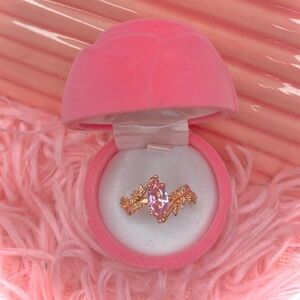 🌷 Gold Toned Pink CZ Stone Leaf Design Ring 🌷 7 NWT